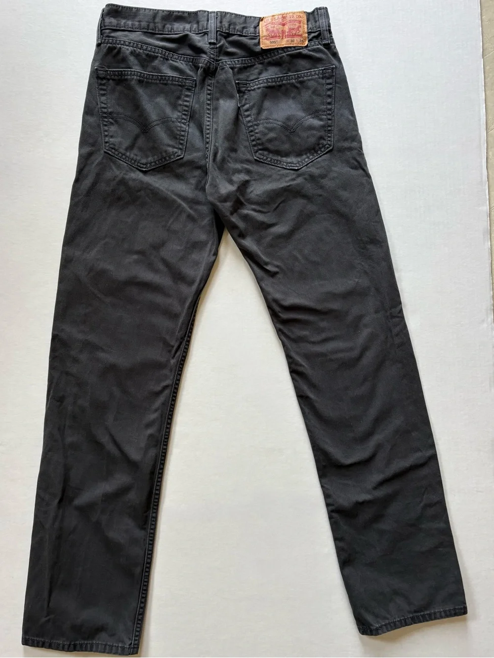 Levis slim straight